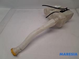 Gebruikte Ruitensproeiertank voor Renault Master III (EV/HV/UV/VA/VB/VD/VF/VG/VJ) 2.3 dCi 145 16V FWD Prijs € 36,30 Inclusief btw aangeboden door Maresia Parts