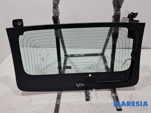 Gebruikte Ruit achter Peugeot 107 1.0 12V Prijs € 74,00 Margeregeling aangeboden door Maresia Parts