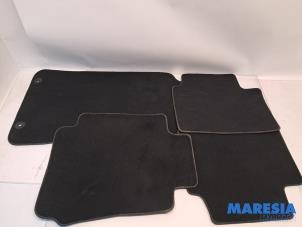 Gebruikte Matten Set Alfa Romeo Giulia (952) 2.2d 150 16V Prijs € 50,00 Margeregeling aangeboden door Maresia Parts