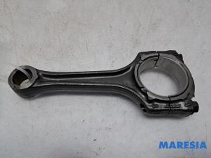 Gebruikte Drijfstang Alfa Romeo MiTo (955) 1.4 Turbo 16V Prijs € 45,00 Margeregeling aangeboden door Maresia Parts