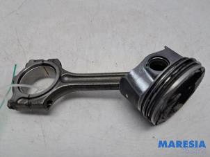 Gebruikte Drijfstang Renault Clio IV Estate/Grandtour (7R) 0.9 Energy TCE 90 12V Prijs € 50,00 Margeregeling aangeboden door Maresia Parts