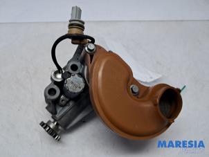 Gebruikte Oliepomp Renault Clio IV Estate/Grandtour (7R) 0.9 Energy TCE 90 12V Prijs € 40,00 Margeregeling aangeboden door Maresia Parts