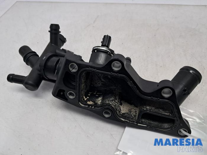Thermostaathuis van een Renault Clio IV Estate/Grandtour (7R) 0.9 Energy TCE 90 12V 2018