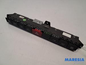 Gebruikte Paniekverlichtings Schakelaar Fiat Panda/Pandina (312) 0.9 TwinAir 65 Prijs € 30,00 Margeregeling aangeboden door Maresia Parts