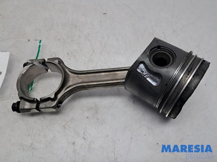 Gebruikte Drijfstang Fiat Doblo Cargo (263) 1.3 MJ 16V DPF Euro 5 Prijs € 72,59 Inclusief btw aangeboden door Maresia Parts