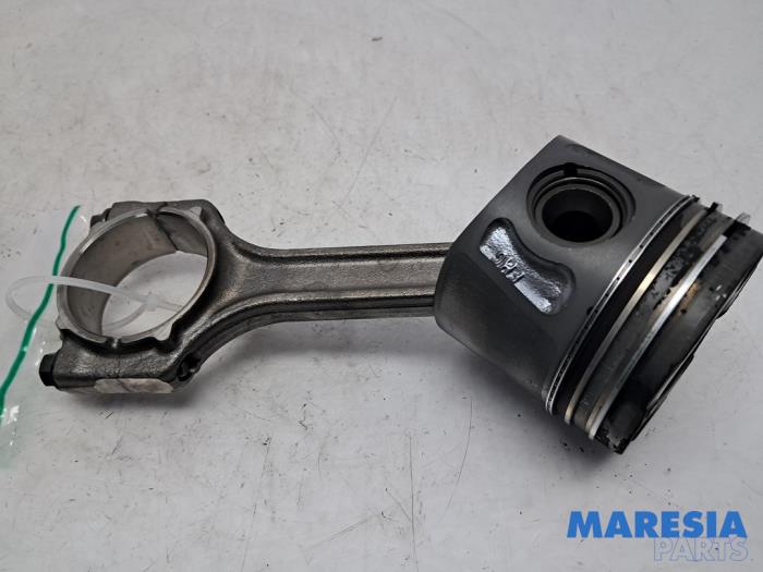 Gebruikte Drijfstang Fiat Doblo Cargo (263) 1.3 MJ 16V DPF Euro 5 Prijs € 72,59 Inclusief btw aangeboden door Maresia Parts