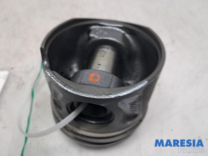 Gebruikte Zuiger Fiat Doblo Cargo (263) 1.3 MJ 16V DPF Euro 5 Prijs € 36,30 Inclusief btw aangeboden door Maresia Parts