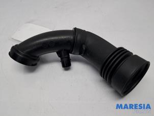 Gebruikte Aanzuigslang Lucht Citroen C4 Picasso (3D/3E) 1.6 e-HDi 115 Prijs € 24,99 Margeregeling aangeboden door Maresia Parts