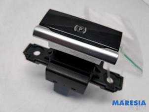 Gebruikte Schakelaar handrem Citroen C4 Picasso (3D/3E) 1.6 e-HDi 115 Prijs € 20,00 Margeregeling aangeboden door Maresia Parts