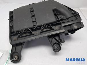 Gebruikte Luchtfilterhuis Citroen C4 Picasso (3D/3E) 1.6 e-HDi 115 Prijs € 25,00 Margeregeling aangeboden door Maresia Parts