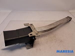 Gebruikte Frontdeel steun Citroen C4 Picasso (3D/3E) 1.6 e-HDi 115 Prijs € 30,00 Margeregeling aangeboden door Maresia Parts