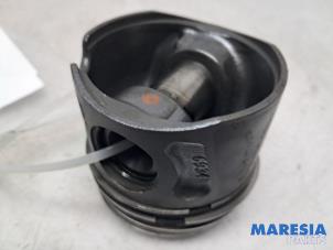 Gebruikte Zuiger Fiat Doblo Cargo (263) 1.3 D Multijet Prijs € 48,40 Inclusief btw aangeboden door Maresia Parts