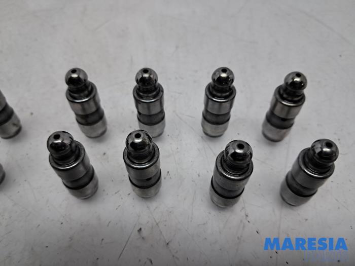 Klepstoter van een Fiat Doblo Cargo (263) 1.3 D Multijet 2012