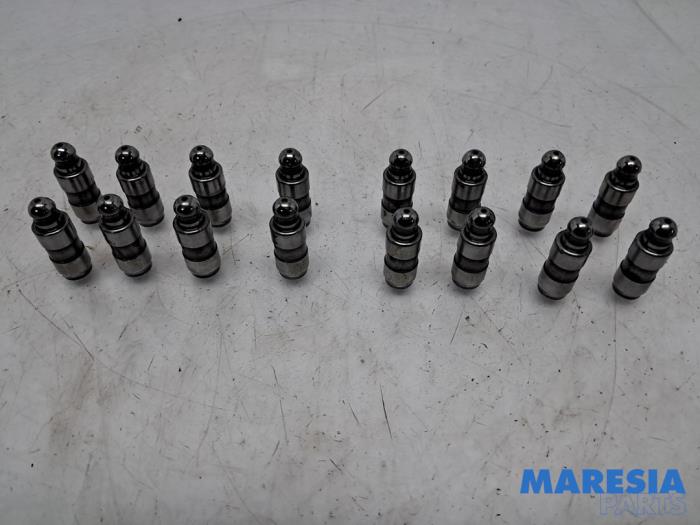 Klepstoter van een Fiat Doblo Cargo (263) 1.3 D Multijet 2012