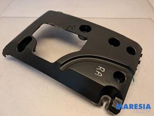 Gebruikte Bumperframe achter Renault Master III (MA/MB/MC/MD/MH/MF/MG/MH) 2.3 dCi 135 16V FWD Prijs € 30,25 Inclusief btw aangeboden door Maresia Parts