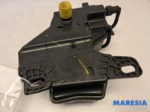 Gebruikte Roetfilter Tank Peugeot 308 SW (L4/L9/LC/LJ/LR) 1.6 BlueHDi 120 Prijs € 119,99 Margeregeling aangeboden door Maresia Parts