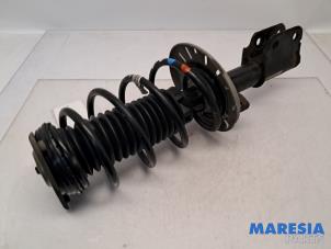 Gebruikte Schokdemperpoot rechts-voor Peugeot 308 SW (L4/L9/LC/LJ/LR) 1.6 BlueHDi 120 Prijs € 60,00 Margeregeling aangeboden door Maresia Parts