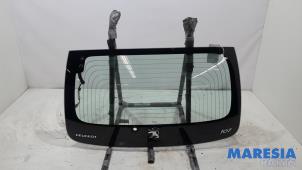 Gebruikte Ruit achter Peugeot 107 1.0 12V Prijs € 74,00 Margeregeling aangeboden door Maresia Parts