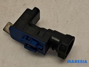 Gebruikte Sensor Remassistent Peugeot 308 SW (L4/L9/LC/LJ/LR) 1.6 BlueHDi 120 Prijs € 15,00 Margeregeling aangeboden door Maresia Parts