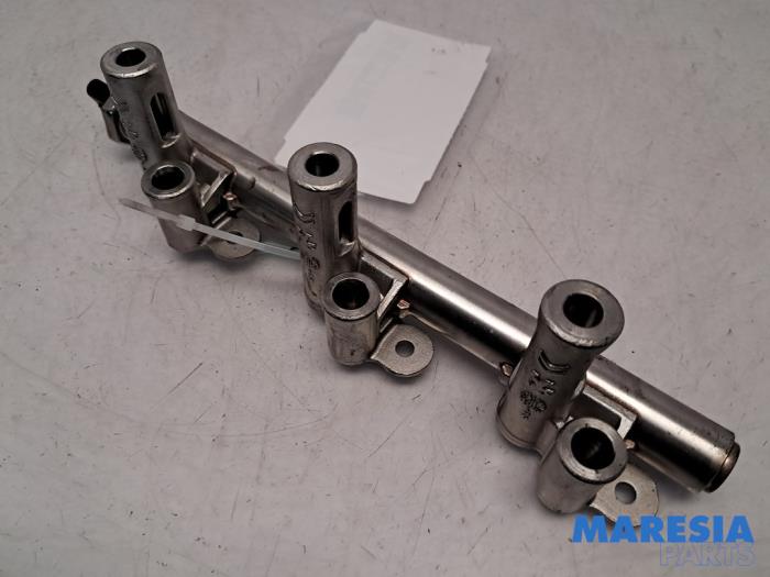 Gebruikte Common rail (Injectie) Citroen C4 Cactus (0B/0P) 1.2 PureTech 110 12V Prijs € 59,99 Margeregeling aangeboden door Maresia Parts