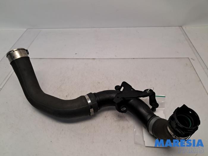 Gebruikte Intercooler Slang Renault Captur I (2R) 1.2 TCE 16V EDC Prijs € 59,00 Margeregeling aangeboden door Maresia Parts