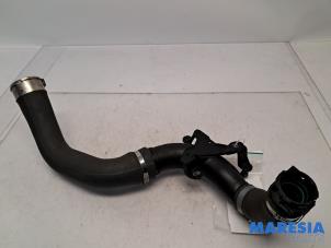 Gebruikte Intercooler Slang Renault Captur (2R) 1.2 TCE 16V EDC Prijs € 59,00 Margeregeling aangeboden door Maresia Parts