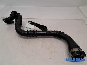 Gebruikte Intercooler Buis Renault Captur (2R) 1.2 TCE 16V EDC Prijs € 29,98 Margeregeling aangeboden door Maresia Parts