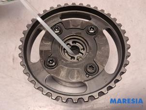 Gebruikte Nokkenas Tandwiel Peugeot 208 I (CA/CC/CK/CL) 1.0 Vti 12V PureTech Prijs € 35,00 Margeregeling aangeboden door Maresia Parts