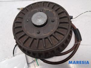 Gebruikte Remtrommel achter Renault Clio IV Estate/Grandtour (7R) 0.9 Energy TCE 12V Prijs € 85,00 Margeregeling aangeboden door Maresia Parts
