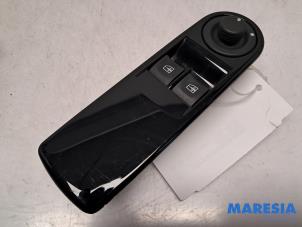 Gebruikte Combischakelaar ramen Renault Clio IV Estate/Grandtour (7R) 0.9 Energy TCE 12V Prijs € 19,99 Margeregeling aangeboden door Maresia Parts