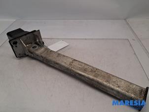 Gebruikte Frontdeel steun Peugeot 3008 I (0U/HU) 1.6 16V THP 155 Prijs € 25,00 Margeregeling aangeboden door Maresia Parts