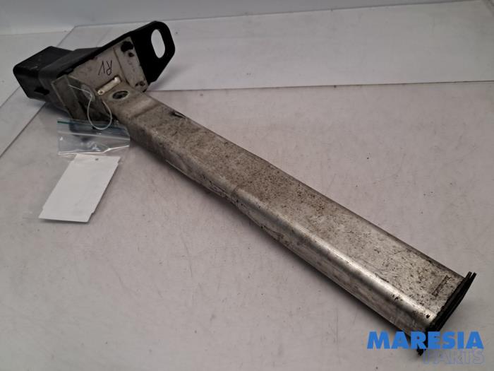 Gebruikte Frontdeel steun Peugeot 3008 I (0U/HU) 1.6 16V THP 155 Prijs € 25,00 Margeregeling aangeboden door Maresia Parts