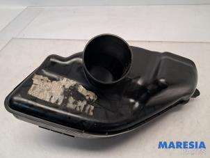 Gebruikte Resonantiehuis Peugeot 3008 I (0U/HU) 1.6 16V THP 155 Prijs € 30,00 Margeregeling aangeboden door Maresia Parts