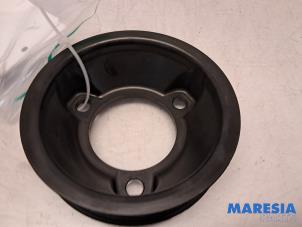 Gebruikte Waterpomp poelie Renault Trafic (1FL/2FL/3FL/4FL) 1.6 dCi 95 Prijs € 35,70 Inclusief btw aangeboden door Maresia Parts