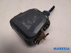 Gebruikte Sensor regen Peugeot 208 I (CA/CC/CK/CL) 1.4 HDi Prijs € 20,00 Margeregeling aangeboden door Maresia Parts