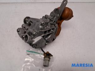 Gebruikte Oliepomp Renault Clio IV (5R) 0.9 Energy TCE 90 12V Prijs € 40,00 Margeregeling aangeboden door Maresia Parts