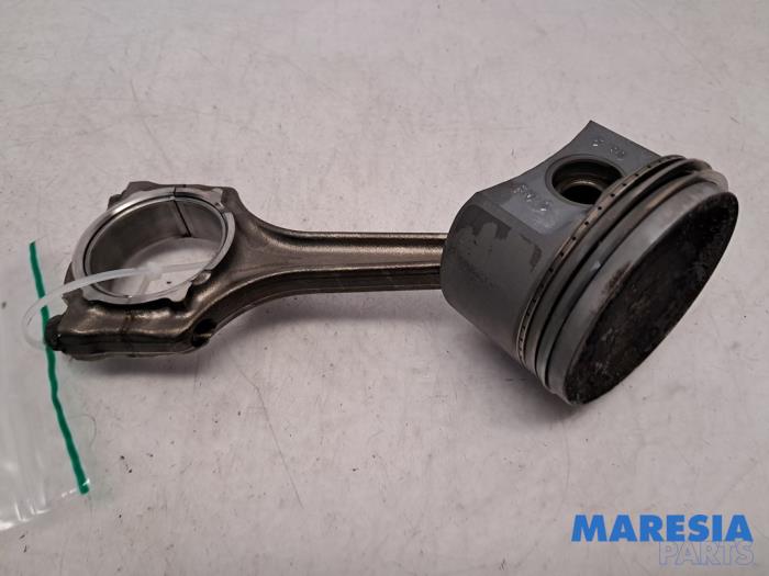 Gebruikte Drijfstang Fiat 500 (312) 1.2 Prijs € 39,99 Margeregeling aangeboden door Maresia Parts