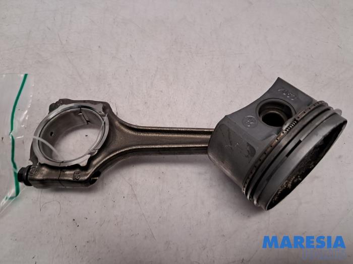 Gebruikte Drijfstang Fiat 500 (312) 1.2 Prijs € 39,99 Margeregeling aangeboden door Maresia Parts