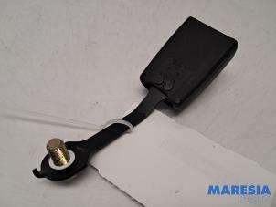 Gebruikte Veiligheidsgordel Insteek Midden-voor Peugeot Boxer (244) 2.8 HDi 127 Prijs € 42,29 Inclusief btw aangeboden door Maresia Parts