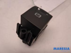 Gebruikte Handrem schakelaar Renault Scénic III (JZ) 1.6 Energy dCi 130 Prijs € 14,99 Margeregeling aangeboden door Maresia Parts