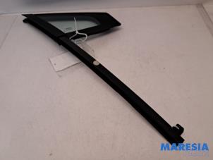Gebruikte Driehoeks Ruit rechts-voor Renault Clio IV Estate/Grandtour (7R) 0.9 Energy TCE 12V Prijs € 50,00 Margeregeling aangeboden door Maresia Parts