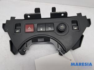 Gebruikte Combischakelaar ramen Peugeot Partner (GC/GF/GG/GJ/GK) 1.6 HDI 90 Prijs € 40,00 Inclusief btw aangeboden door Maresia Parts