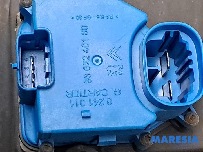 Frontpaneel van een Peugeot 3008 I (0U/HU) 1.6 VTI 16V 2009