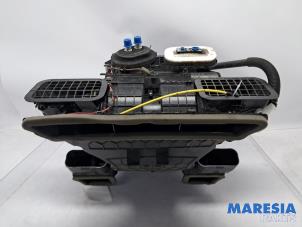 Gebruikte Chaufagebak Renault Trafic (1FL/2FL/3FL/4FL) 1.6 dCi 125 Twin Turbo Prijs € 272,24 Inclusief btw aangeboden door Maresia Parts