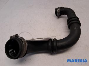 Gebruikte Intercooler Buis Renault Clio III Estate/Grandtour (KR) 1.2 16V TCE 100 Prijs € 15,00 Margeregeling aangeboden door Maresia Parts