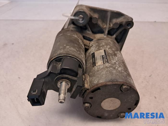 Startmotor van een Peugeot 208 I (CA/CC/CK/CL) 1.0 Vti 12V PureTech 2013
