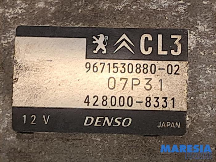 Startmotor van een Peugeot 208 I (CA/CC/CK/CL) 1.0 Vti 12V PureTech 2013