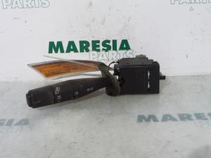 Gebruikte Knipperlicht Schakelaar Fiat Scudo (220Z) 2.0 JTD 16V Prijs € 36,30 Inclusief btw aangeboden door Maresia Parts