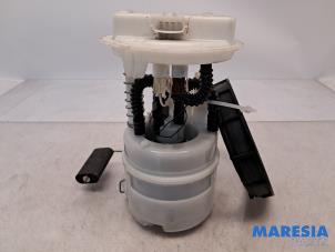 Gebruikte Brandstofpomp Elektrisch Renault Captur (2R) 0.9 Energy TCE 12V Prijs € 20,00 Margeregeling aangeboden door Maresia Parts