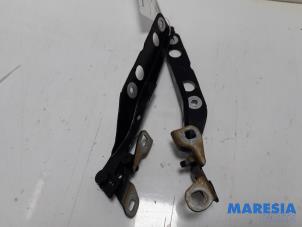 Gebruikte Motorkap Scharnier Citroen C4 Grand Picasso (3A) 1.2 12V PureTech 130 Prijs € 35,00 Margeregeling aangeboden door Maresia Parts